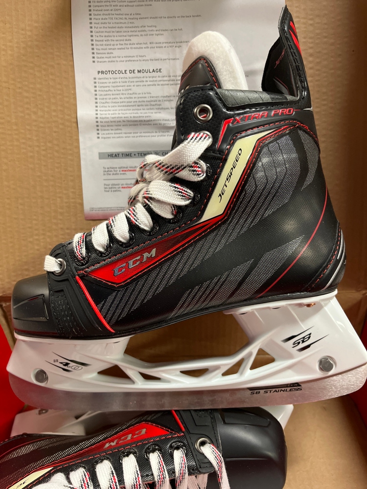Junior CCM Regular Width  Size 4.5 JetSpeed XTRA PRO Hockey Skates