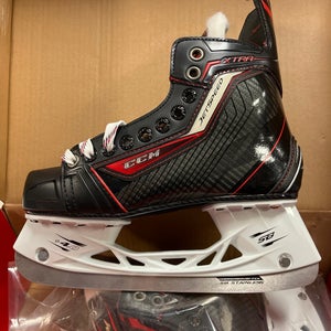 Junior CCM Regular Width  Size 4.5 JetSpeed Xtra Hockey Skates