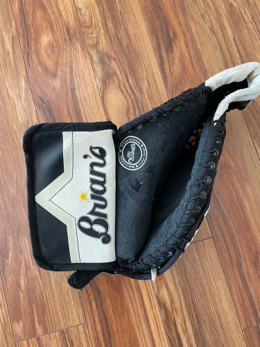 Used Left Handed Brian’s Air Hook Jr Goalie Glove