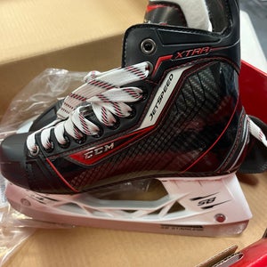 Junior CCM Regular Width  Size 5.5 JetSpeed Xtra Hockey Skates