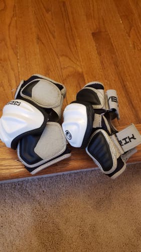 Used Medium Maverik Arm Pads