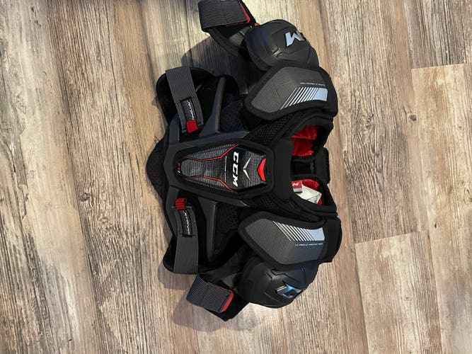 Junior Medium CCM JetSpeed FT1 Shoulder Pads