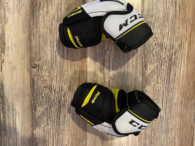 Used Medium CCM Tacks 9060 Elbow Pads