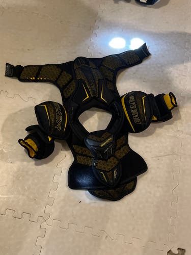 Junior Small Bauer Supreme TotalOne MX3 Shoulder Pads