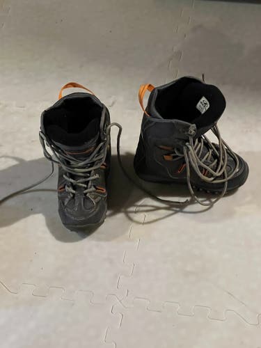 Zuma Snowboard boots Size 2.0