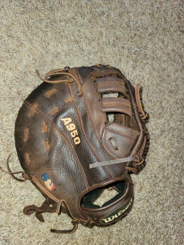 Used Right Hand Throw Wilson First Base A950 Baseball Glove 12"