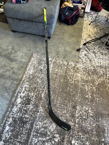 Senior Right Handed Toe Pattern P92/W03 Alpha DX Hockey Stick
