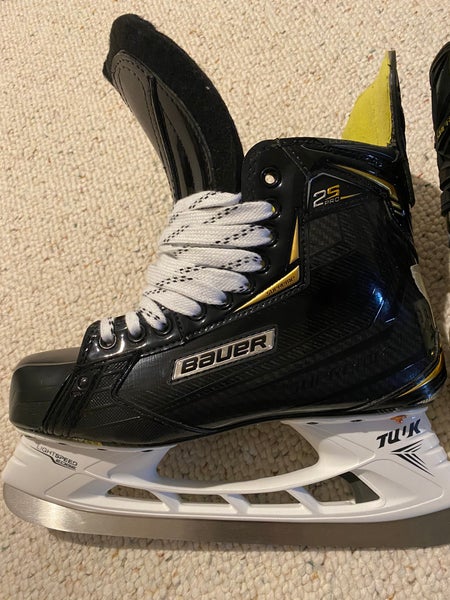 Bauer Supreme 2S Pro CUSTOM E Width Pro Senior Hockey Skates. Size 8.5 (Left), 9.0 (Right)