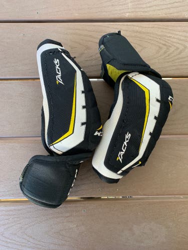 Extra Large CCM Tacks 2052 Elbow Pads