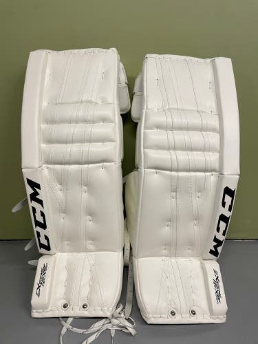 CCM Hockey Extreme Flex 860 Goalie Leg Pads