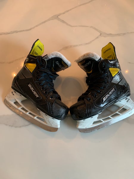 Youth Bauer Regular Width Size 10.5 Supreme 3S Pro Hockey Skates