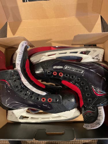 Senior Bauer Extra Wide Width  Size 8 Vapor X800 Hockey Skates