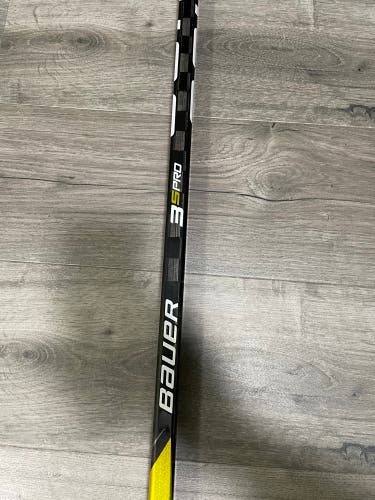 Senior Right Handed Toe Pattern Supreme 3S Pro Hockey Stick