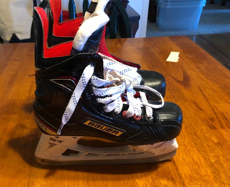 Bauer Extra Wide Width Size 2 Vapor X600 Hockey Skates