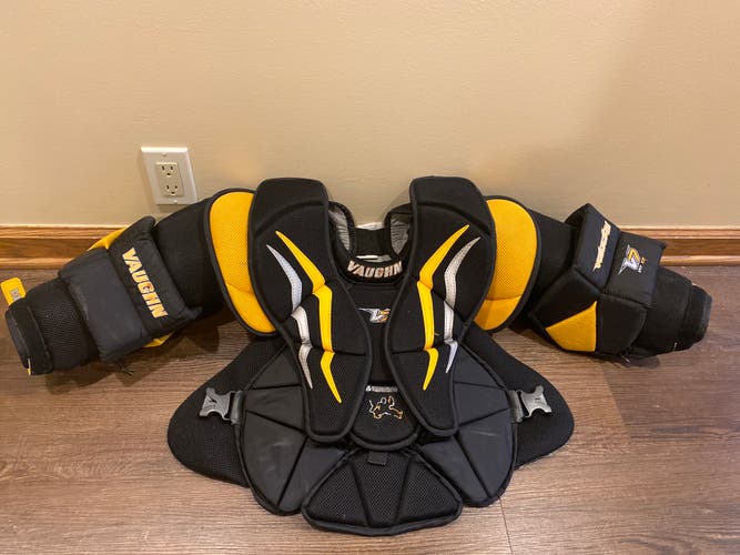 Used Large Vaughn Velocity V7 XF Int Goalie Chest Protector