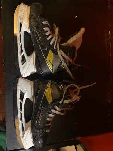 Junior Bauer Regular Width  Size 3 Supreme 3S Pro Hockey Skates