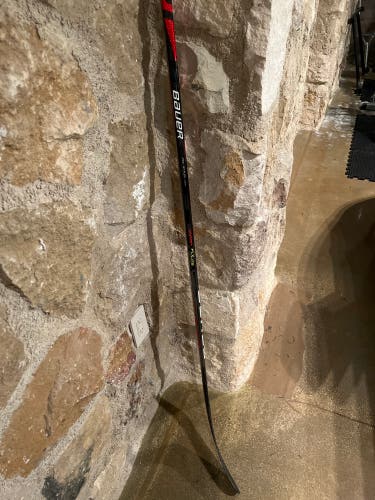 Senior Right Handed  Vapor Flylite Hockey Stick