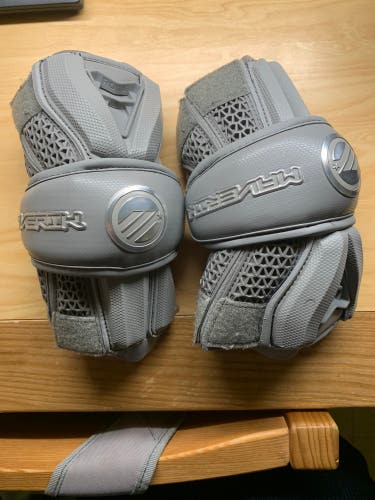 New Medium Maverik Rome Arm Pads