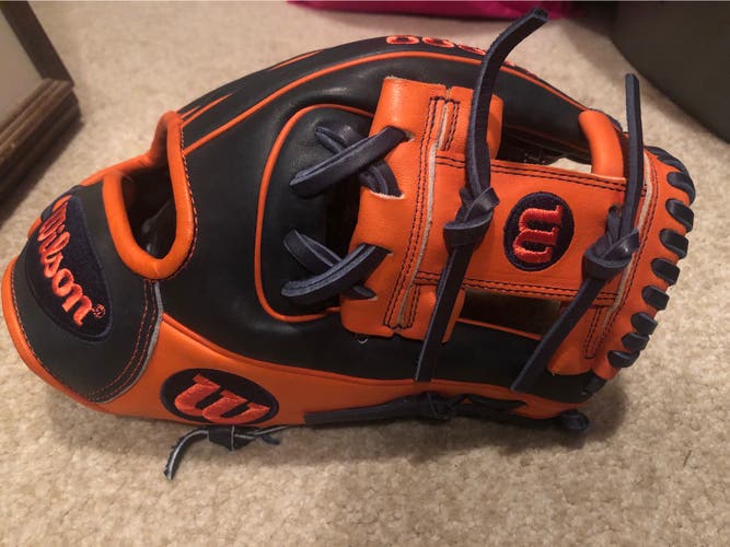 New Right Hand Throw 11.5" A2000 Baseball Glove