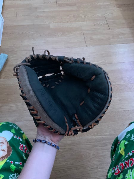 Right Hand Throw Baseball Glove
