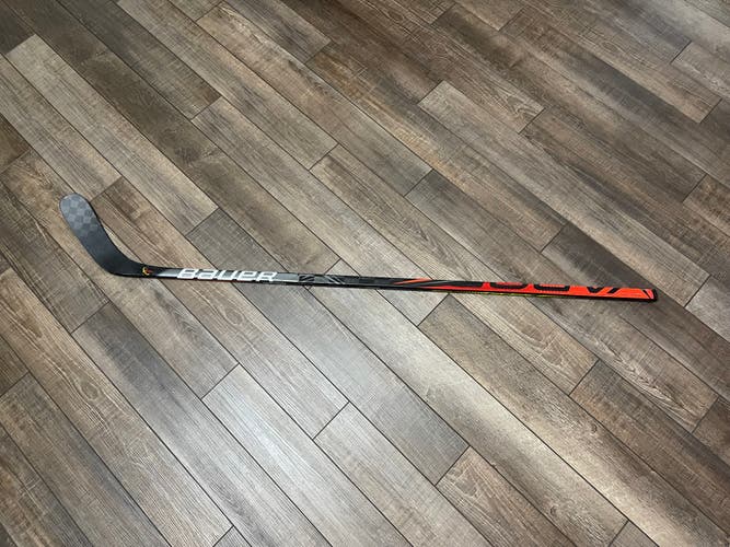 P88 *New* 65 Flex Vapor FlyLite Intermediate Bauer Right Handed Hockey Stick Mid Pattern Pro Stock