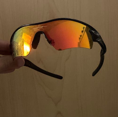 Black Oakley Radarlock Red/Yellow Prism