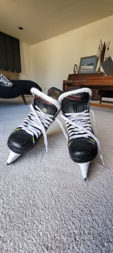 Junior Used Bauer XLTX Pro+ Hockey Skates Regular Width Size 2
