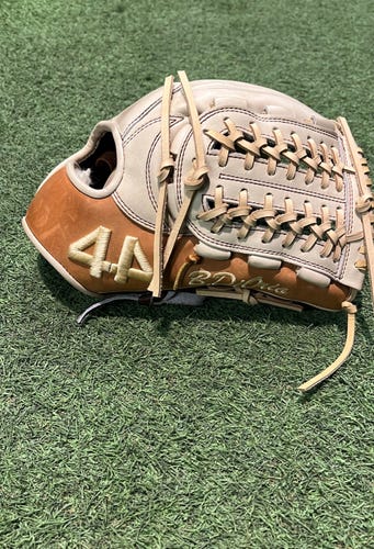 Used Brown Right Hand Throw 11.75" Baseball Glove