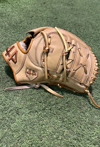 Used Brown Right Hand Throw 11.75" Baseball Glove
