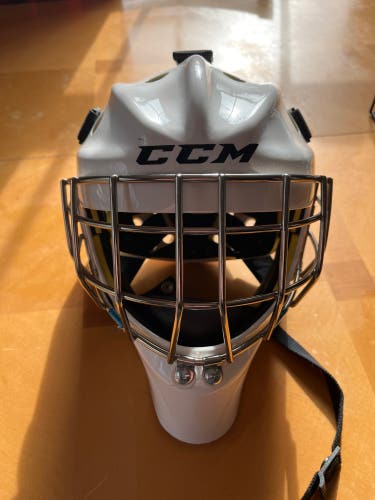 CCM Axis 1.5 youth goalie helmet