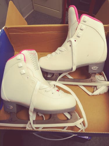 New Riedell 18 Spiral Figure Skates Size Youth 13