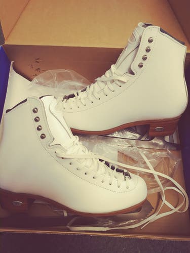 New Riedell 223 Set Figure Skates Size 9 Wide Adult