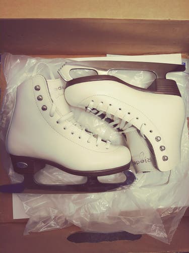 Used Riedell 33 Set Figure Skates Size 12.5 youth