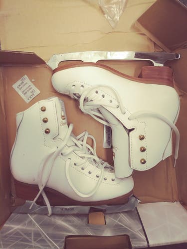 New Jackson DJ 2271 Figure Skates Size 1.5 A