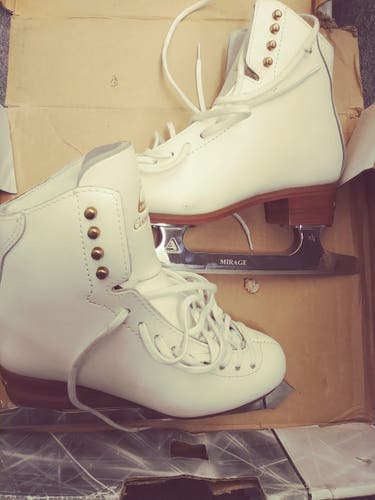 New Jackson Ultima DJ 2270 Figure Skates Size 5