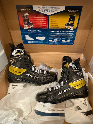 New Bauer Size 9 Supreme UltraSonic Hockey Skates