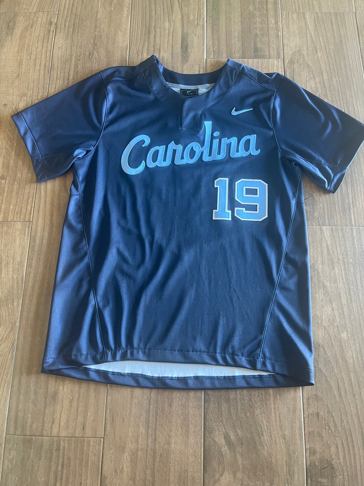 Nike Men's L North Carolina Tar Heels Vapor Elite Baseball Jersey Blue  Sample