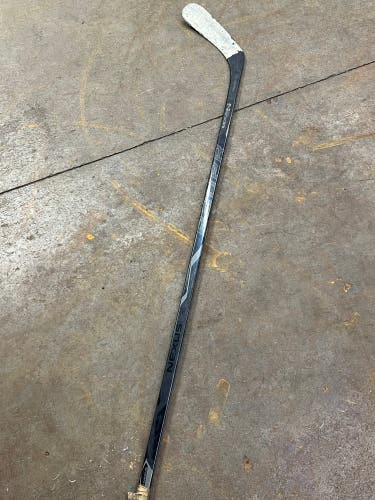 Intermediate Left Hand Mid Pattern  Nexus 1000 Hockey Stick