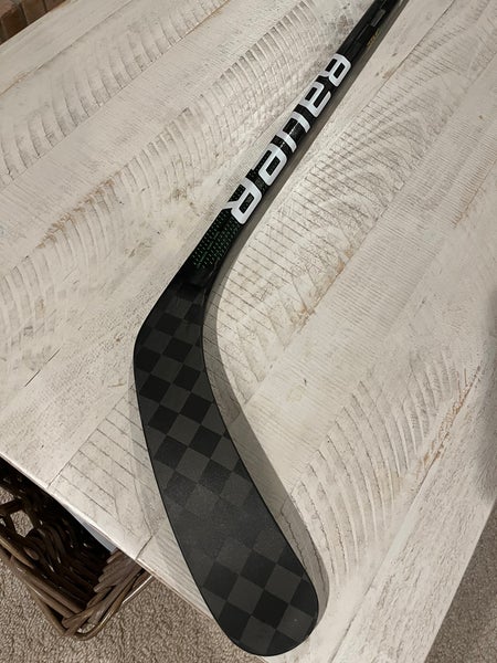 Senior Right Handed Mid Pattern Pro Stock Supreme UltraSonic Hockey Stick