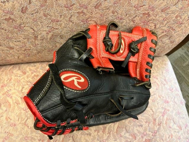 Used Right Hand Throw Rawlings Infield Gold Glove Baseball Glove 11.5"