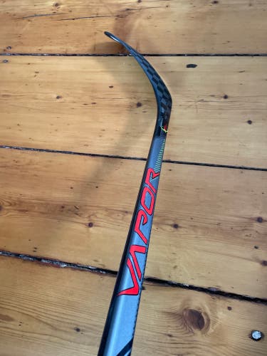 Senior Right Handed  Vapor FlyLite Hockey Stick