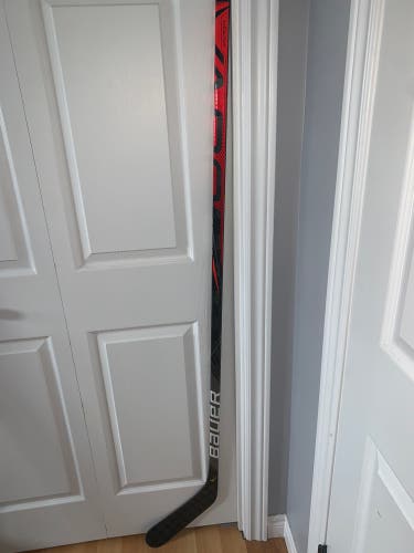 New Right Handed Mid Pattern Vapor FlyLite Hockey Stick