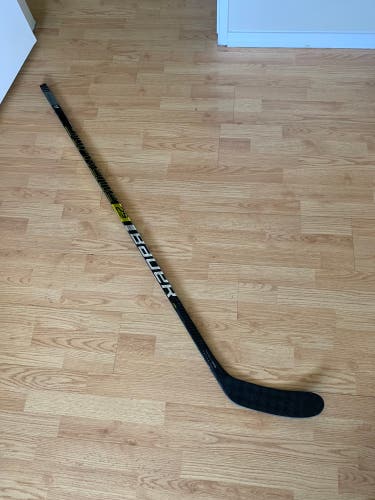 Pro Stock Bauer ADV Supreme 2S Pro Hockey Stick P28M