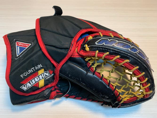 Vaughn Vision T3500 Canucks Pro Stock Flying Skate era 1990s Goalie Trapper Glove - Mike Fountain