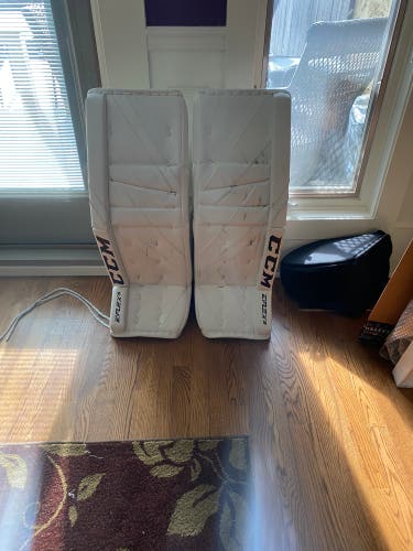 33" CCM  Eflex 5 Goalie Leg Pads