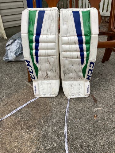 28" CCM  Goalie Leg Pads
