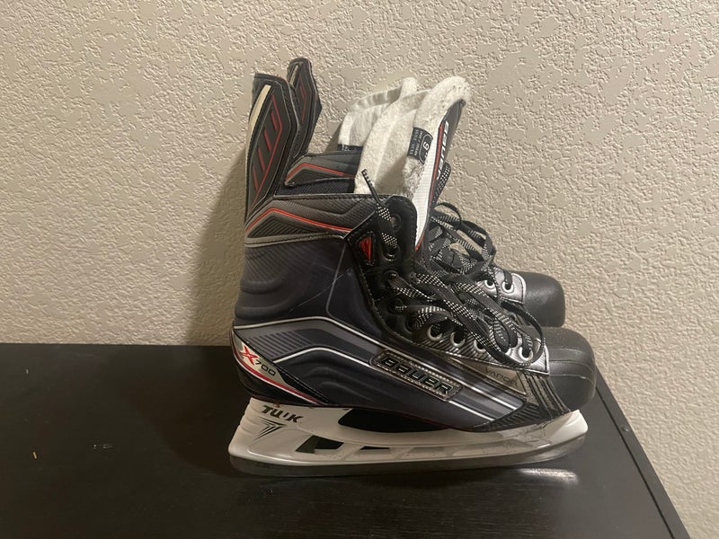 Senior Bauer Extra Wide Width Size 9 Vapor X700 Hockey Skates