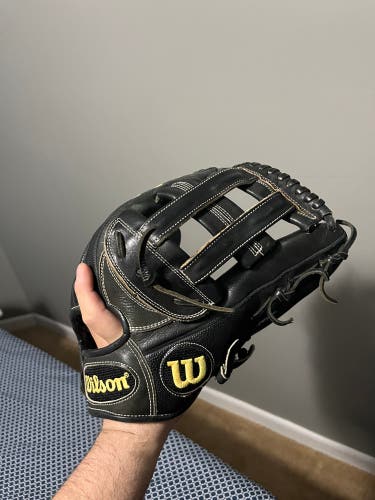 A2000 outfield glove