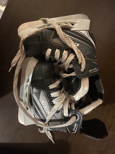 Youth Used CCM 9040 Hockey Skates Size 6