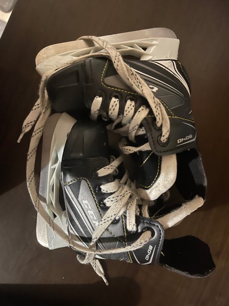 Youth Used CCM 9040 Hockey Skates Size 6